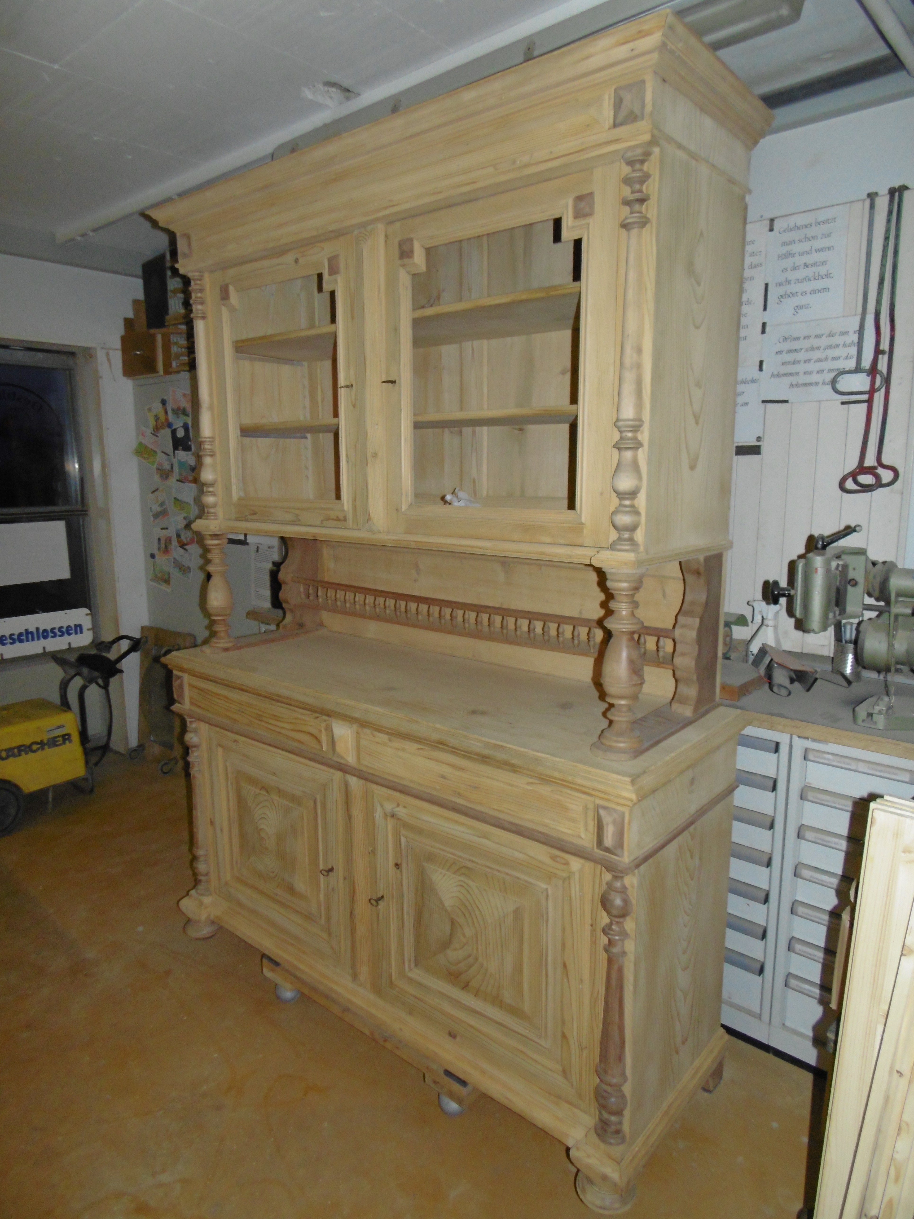 Nadelholz-Buffett - Holzwurmsanatorium